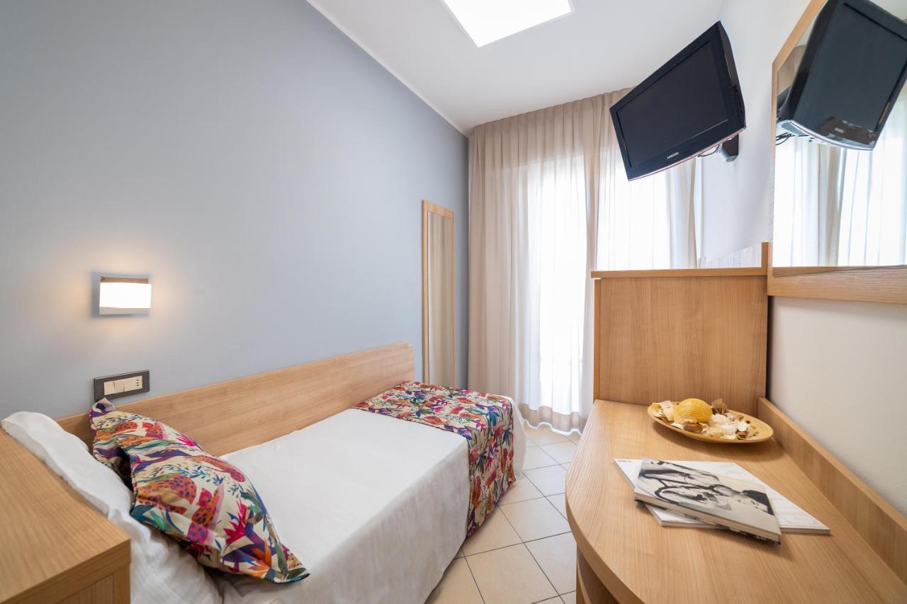 Small Single Room,1092773247:JPEG